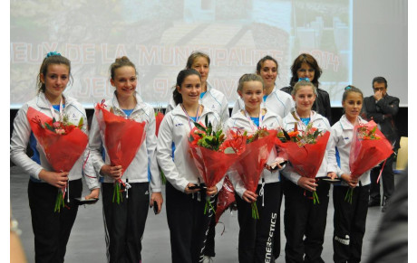 Les championnes de France Ufolep récompensée par la ville d'Anse